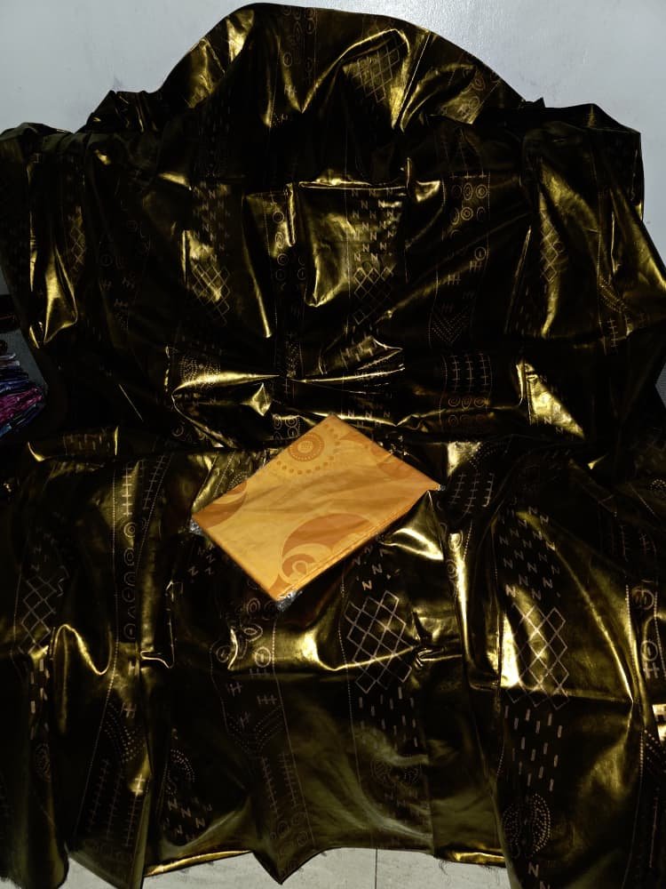 Special VIP pour Demba ou nouvelle mariée en polman jaune or