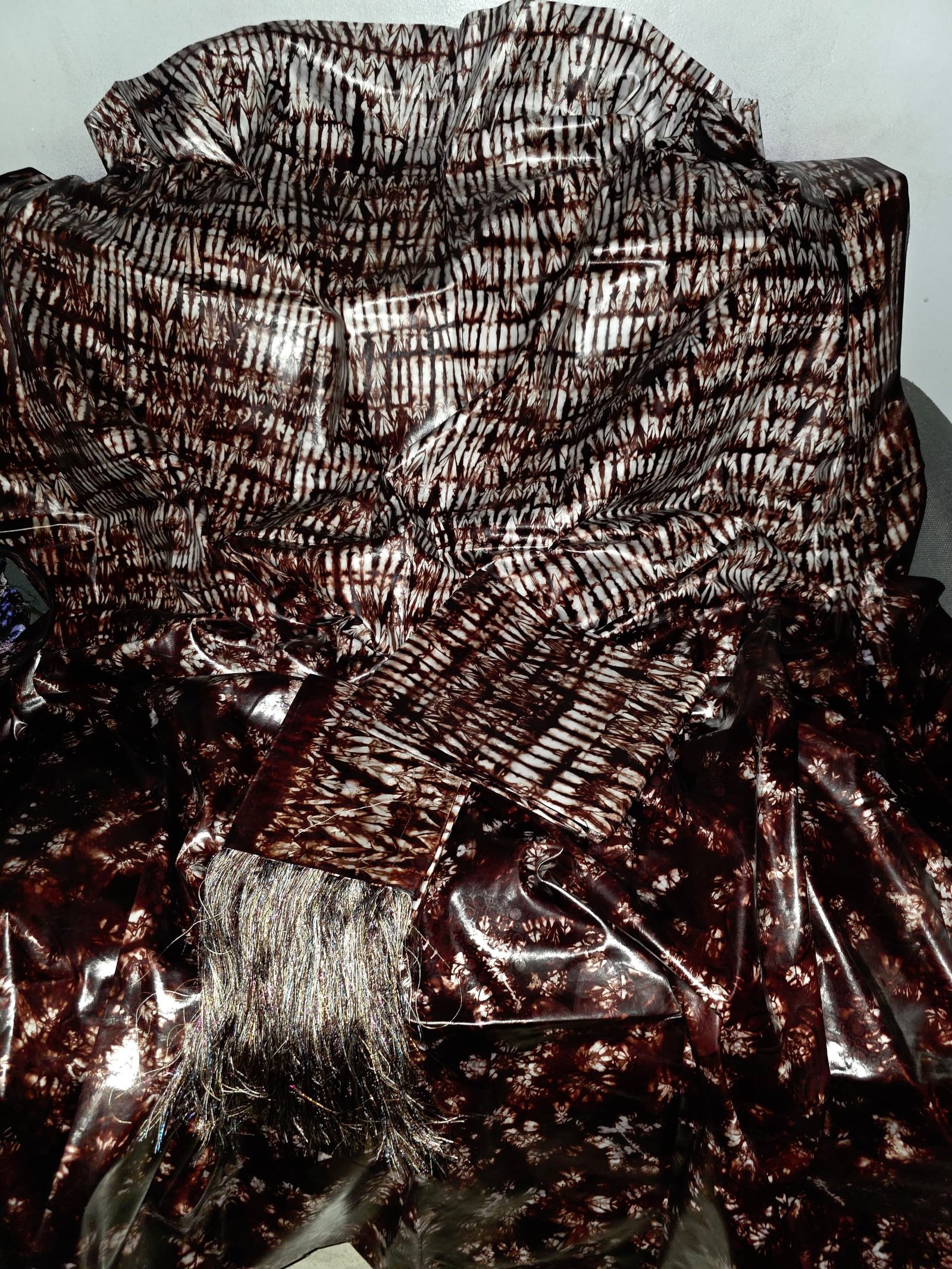 Boubou en bazin riche getzner teinture artisanale marron