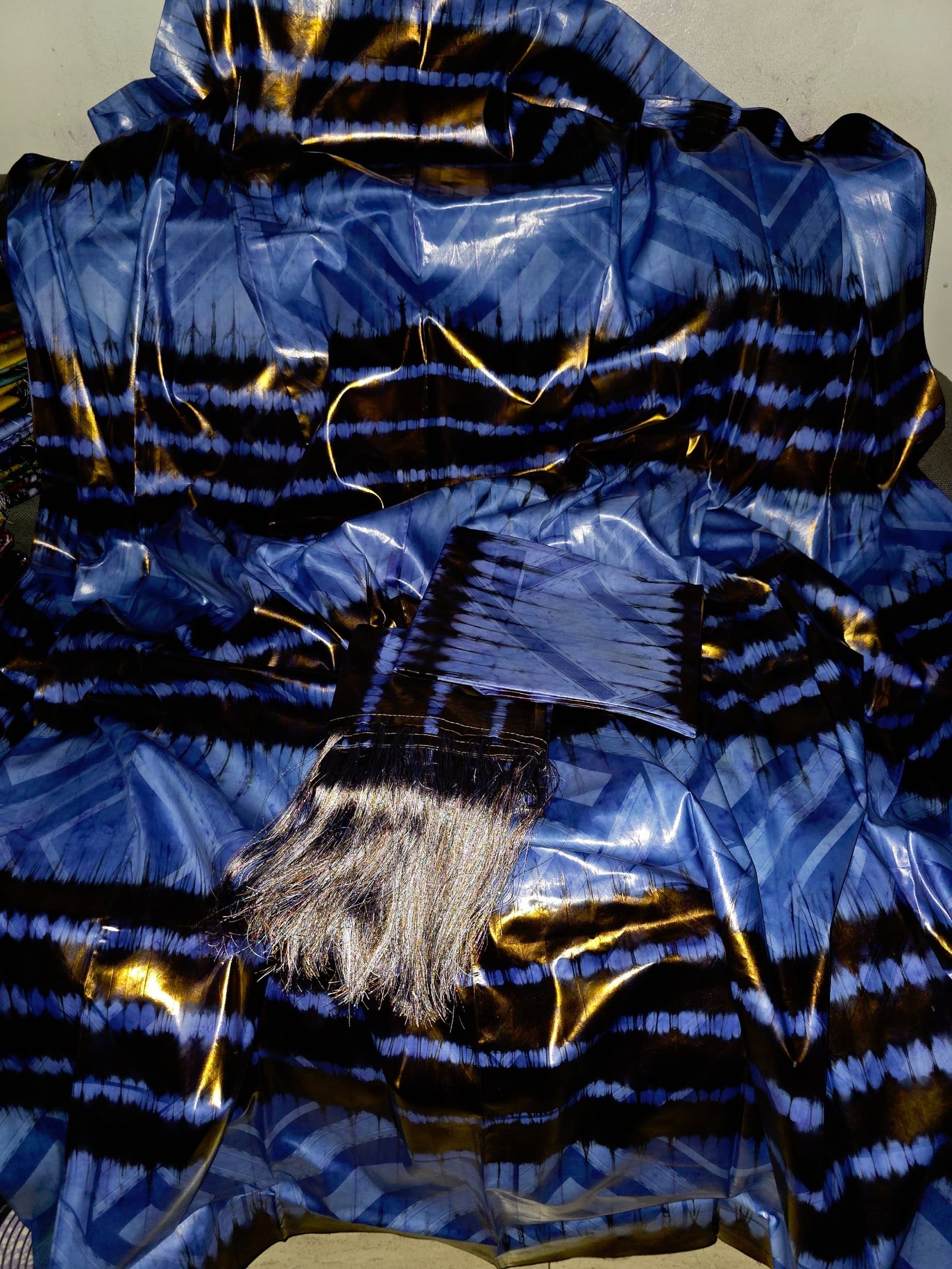 Elégance en mode boubou bazin riche teinté