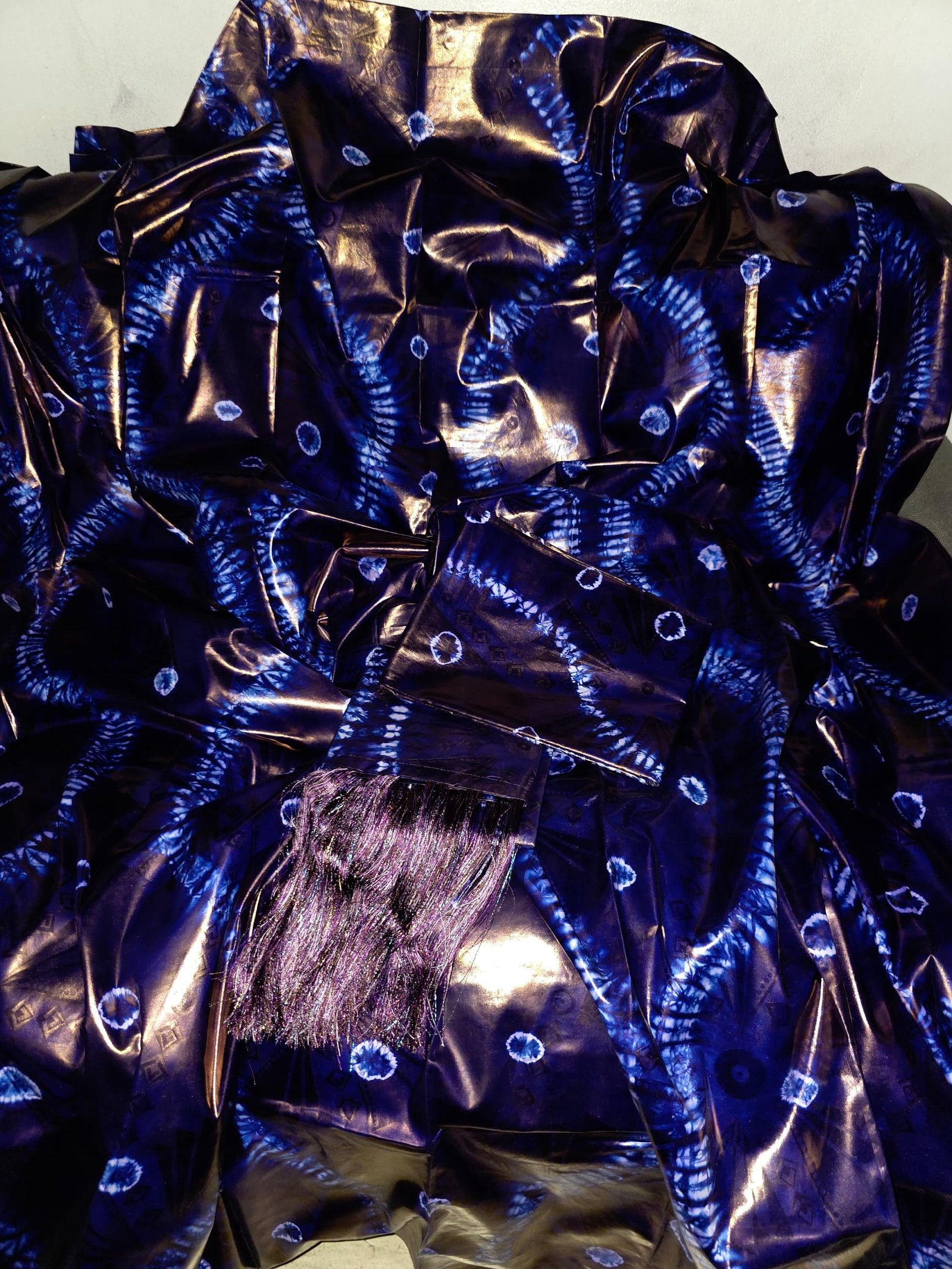 Magnifique siri traditionnel bleu bazin riche teinture artisanale du Mali