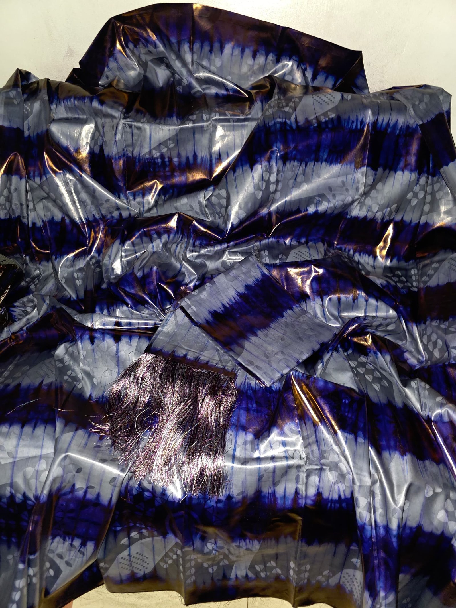 Magnifique boubou bazin riche siri aux motifs rayure gris et bleu