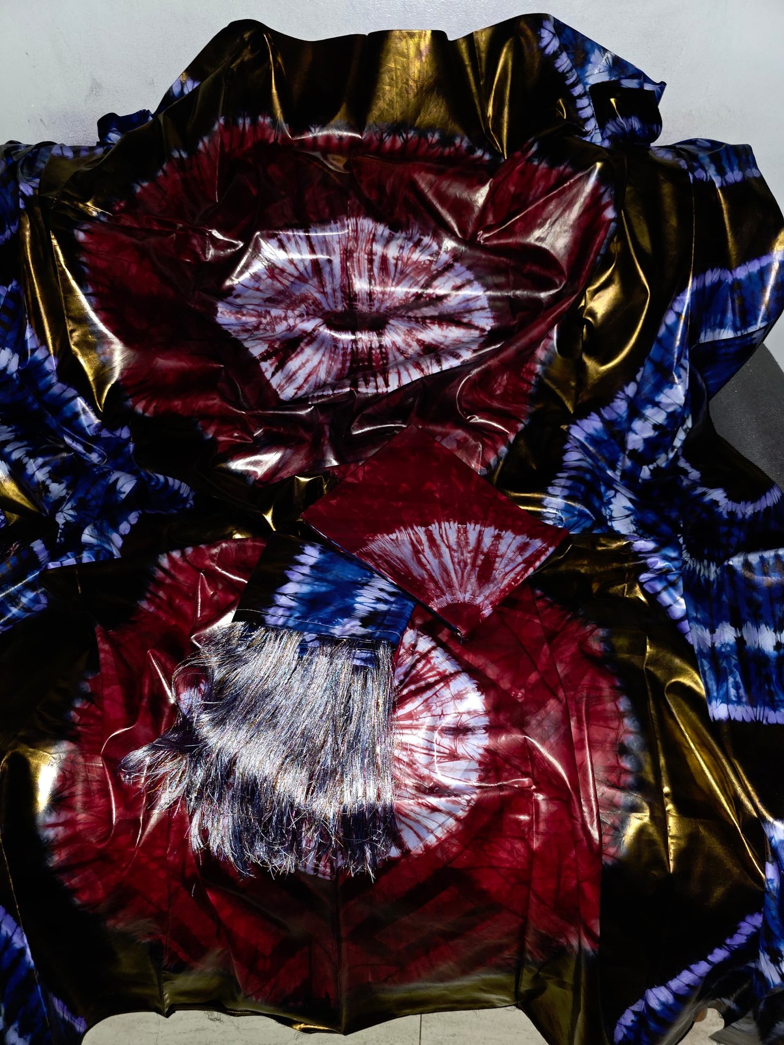 Tenue de Demba bazin riche siri rouge lomassa et bleu