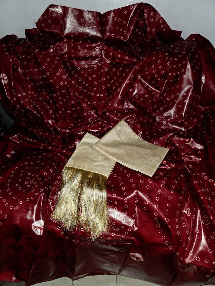 Magnifique siri beige et rouge motif tiopoti