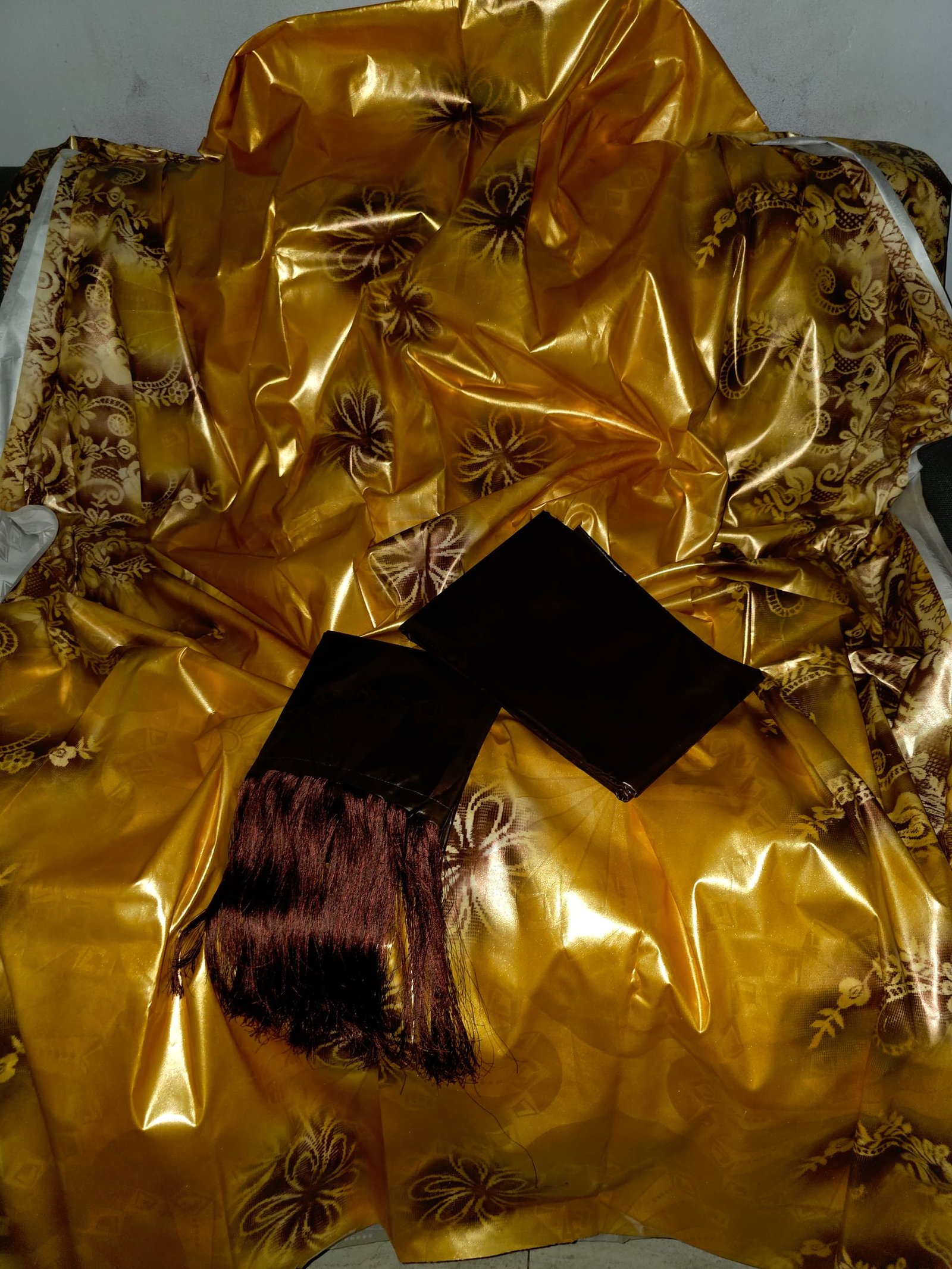 Boubou cérémonie africaine bazin riche getzner Laban jaune or pagne lomassa