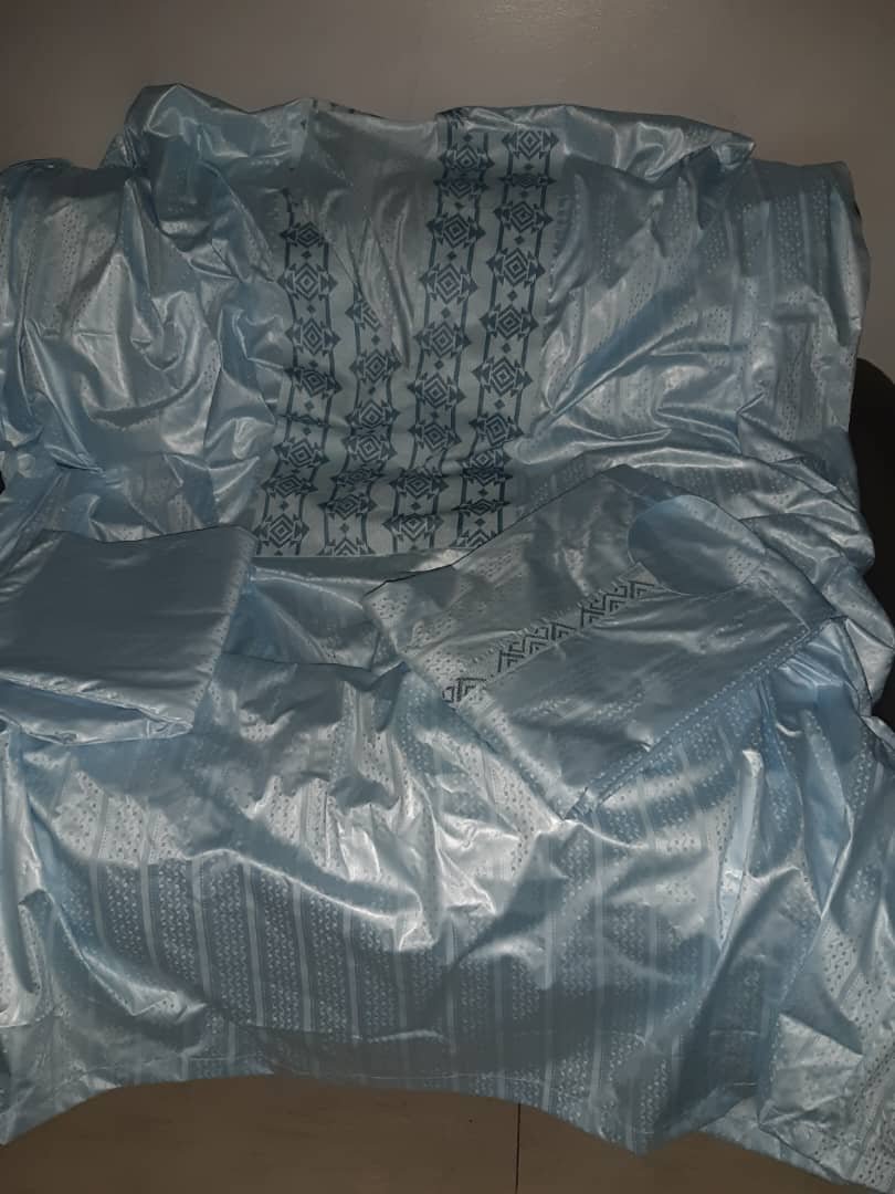 Bazin riche getzner magnum bleu ciel couture en grand boubou 3 pièces